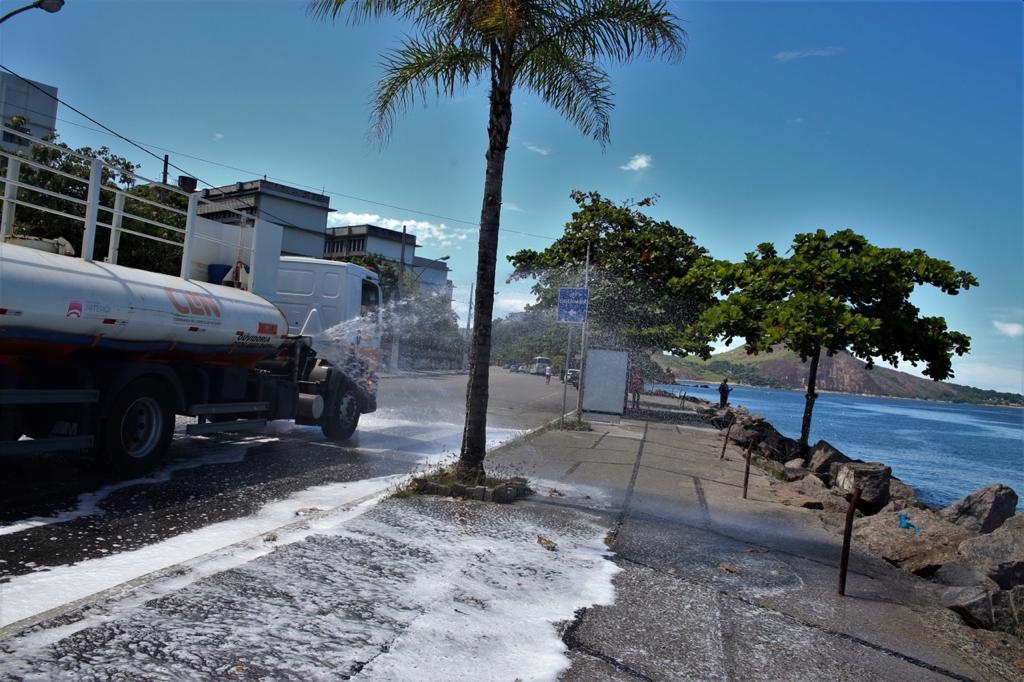 Ruas da cidade Niterói sendo sanitização